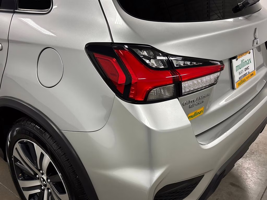 2023 Alloy Silver Metallic Mitsubishi Outlander Sport 2.0 ES AWD SUV