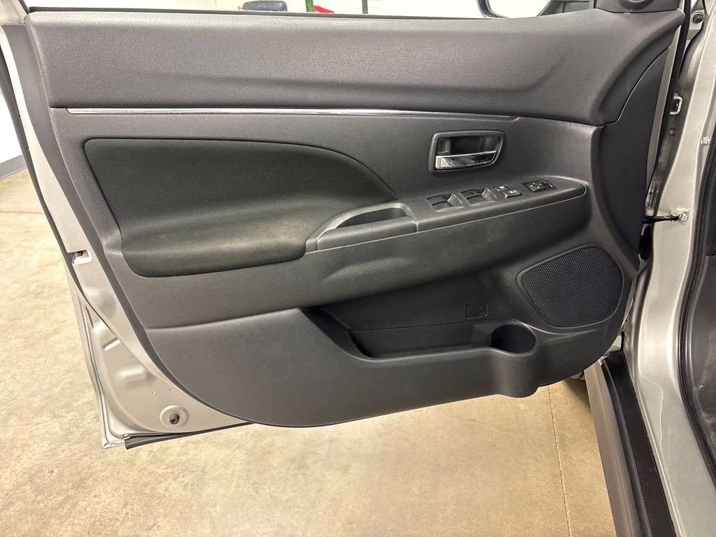 2023 Alloy Silver Metallic Mitsubishi Outlander Sport 2.0 ES AWD SUV