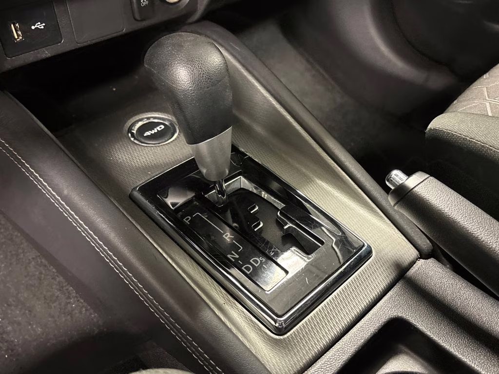 2023 Alloy Silver Metallic Mitsubishi Outlander Sport 2.0 ES AWD SUV