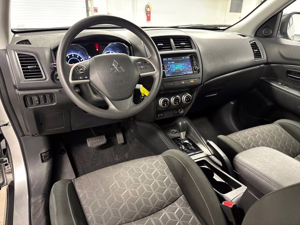 2023 Alloy Silver Metallic Mitsubishi Outlander Sport 2.0 ES AWD SUV