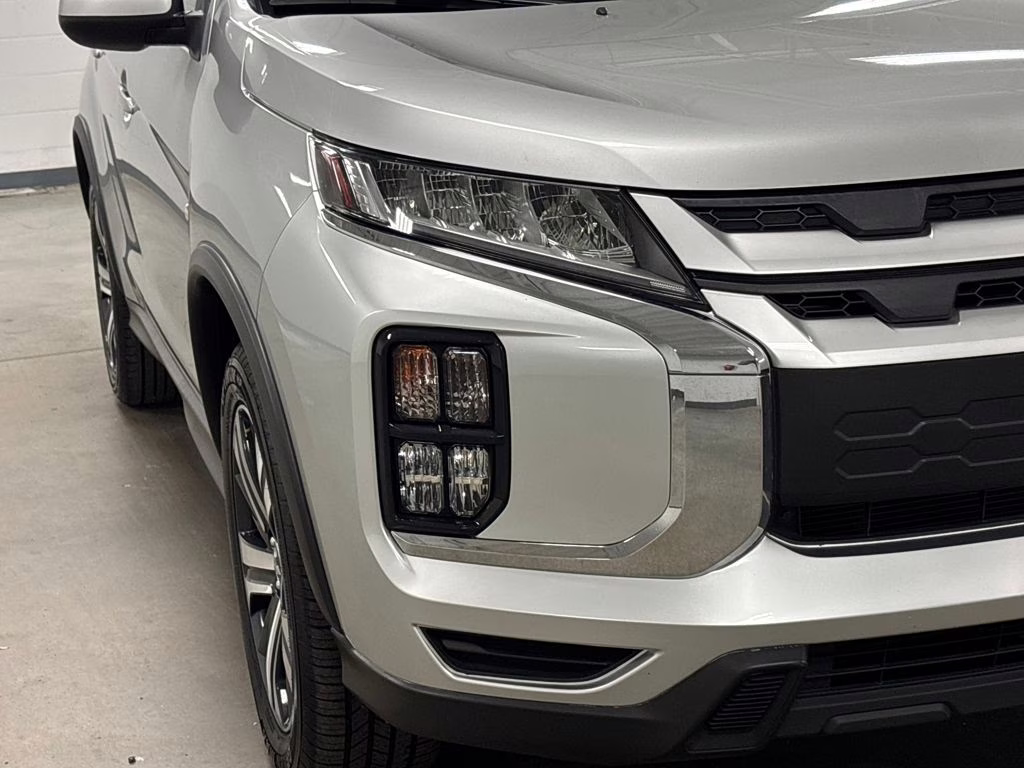 2023 Alloy Silver Metallic Mitsubishi Outlander Sport 2.0 ES AWD SUV