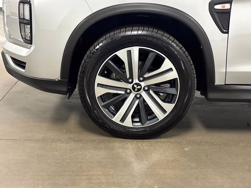 2023 Alloy Silver Metallic Mitsubishi Outlander Sport 2.0 ES AWD SUV