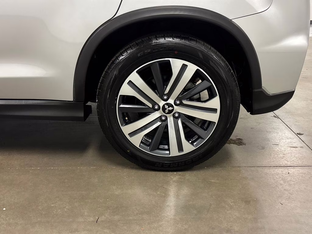 2023 Alloy Silver Metallic Mitsubishi Outlander Sport 2.0 ES AWD SUV