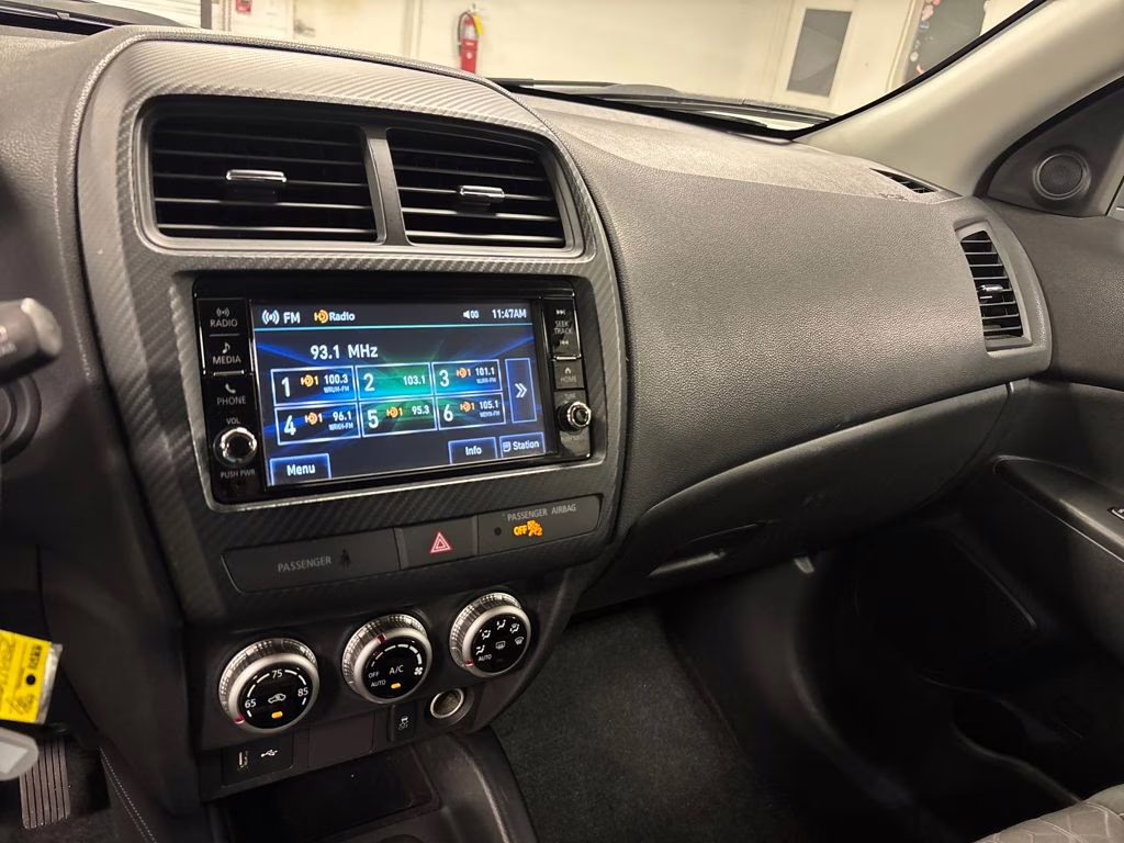 2023 Alloy Silver Metallic Mitsubishi Outlander Sport 2.0 ES AWD SUV