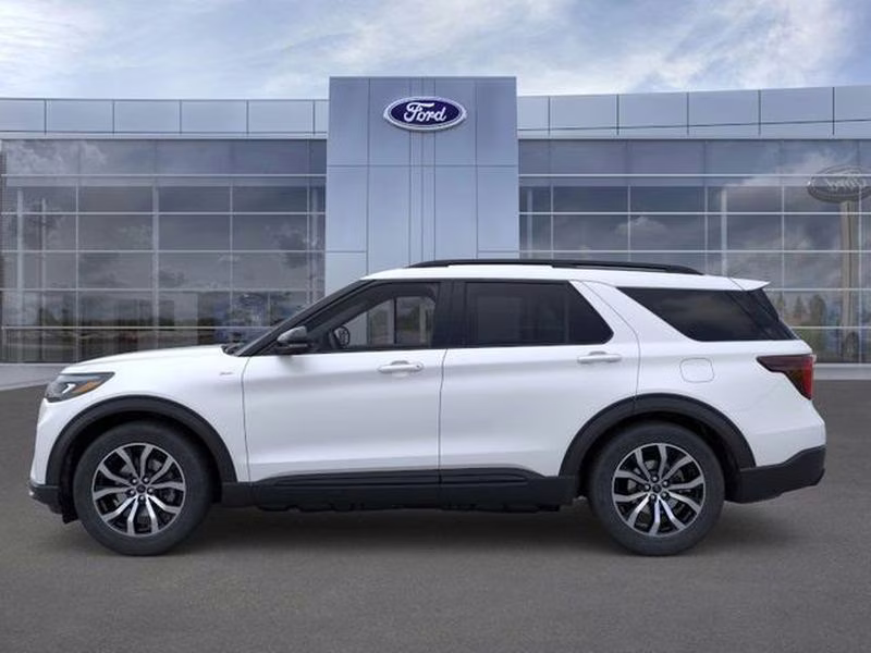 2026 Star White Metallic Tri-Coat Ford Explorer ST-Line RWD SUV