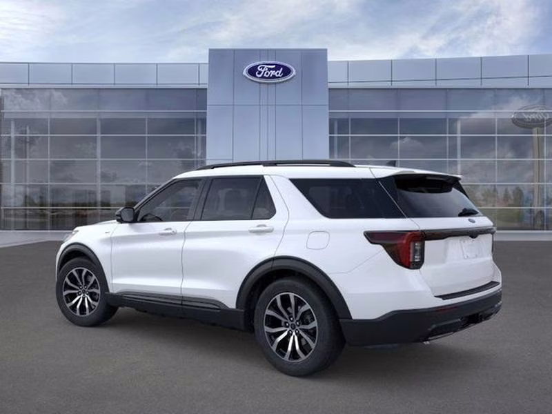 2026 Star White Metallic Tri-Coat Ford Explorer ST-Line RWD SUV