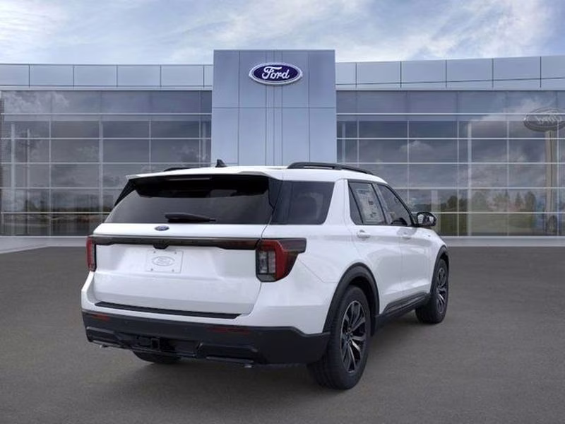 2026 Star White Metallic Tri-Coat Ford Explorer ST-Line RWD SUV