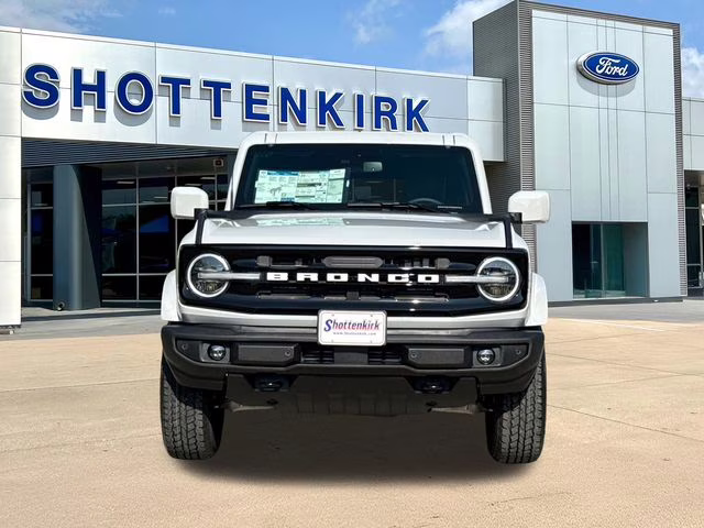 2026 Gray Ford Bronco Outer Banks 4X4 SUV
