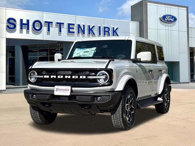 2026 Gray Ford Bronco Outer Banks 4X4 SUV
