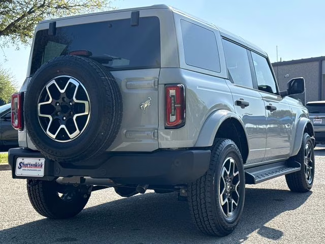 2026 Gray Ford Bronco Outer Banks 4X4 SUV