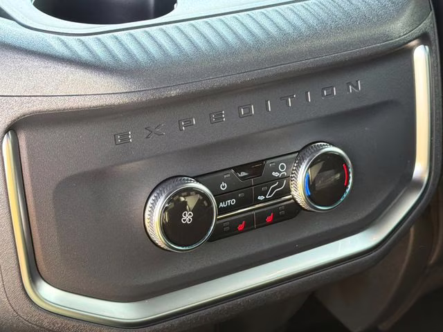 2026 White Metallic Ford Expedition Platinum 4X4 SUV