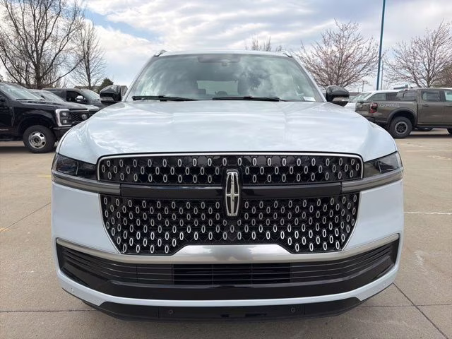 2026 Crystal White Metallic Clearcoat Lincoln Navigator Reserve 4X4 SUV