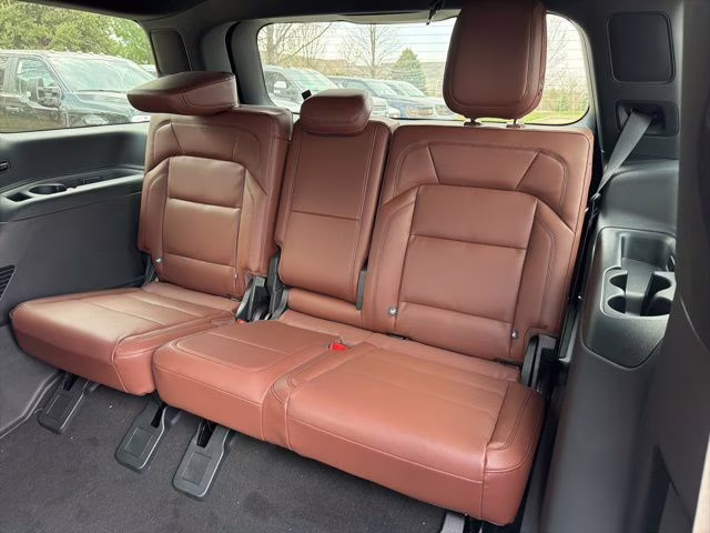 2026 Crystal White Metallic Clearcoat Lincoln Navigator Reserve 4X4 SUV