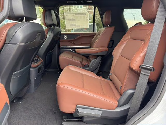 2026 Crystal White Metallic Clearcoat Lincoln Navigator Reserve 4X4 SUV