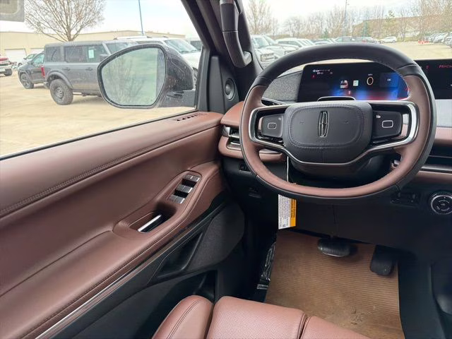 2026 Crystal White Metallic Clearcoat Lincoln Navigator Reserve 4X4 SUV