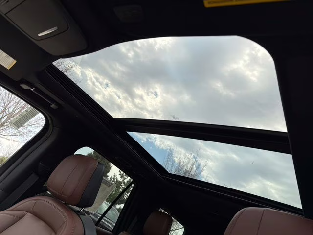 2026 Crystal White Metallic Clearcoat Lincoln Navigator Reserve 4X4 SUV