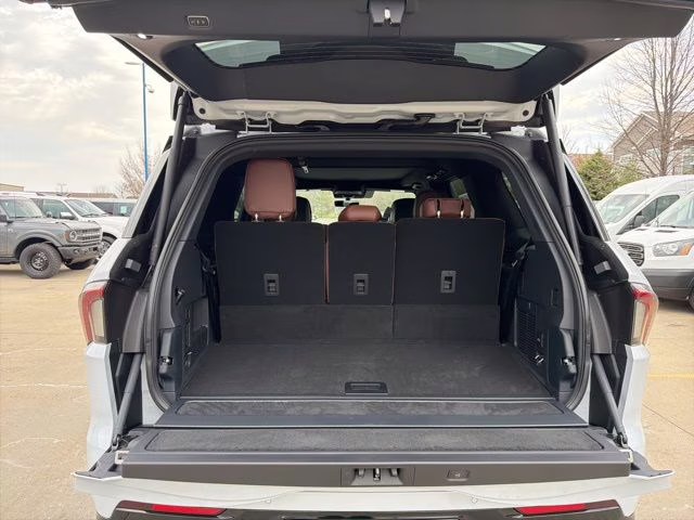 2026 Crystal White Metallic Clearcoat Lincoln Navigator Reserve 4X4 SUV