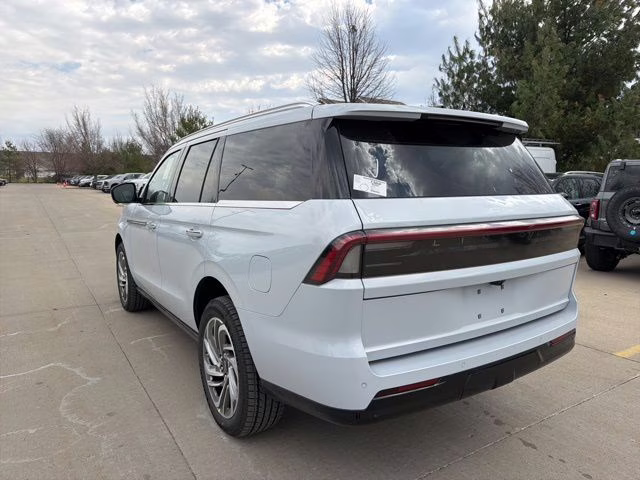 2026 Crystal White Metallic Clearcoat Lincoln Navigator Reserve 4X4 SUV