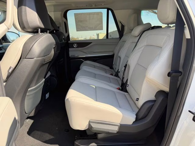 2026 Star White Metallic Tri-Coat Lincoln Navigator L Reserve 4X4 SUV