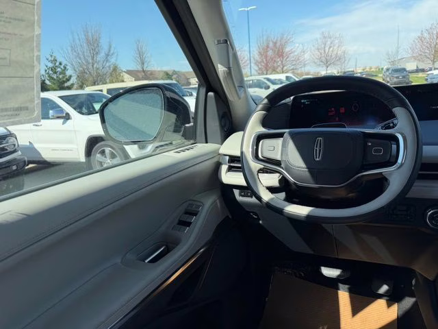 2026 Star White Metallic Tri-Coat Lincoln Navigator L Reserve 4X4 SUV