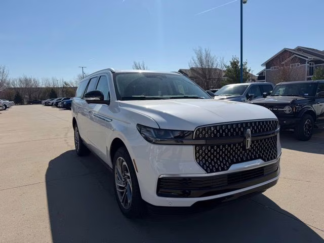 2026 Star White Metallic Tri-Coat Lincoln Navigator L Reserve 4X4 SUV