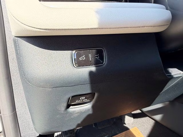 2026 Star White Metallic Tri-Coat Lincoln Navigator L Reserve 4X4 SUV