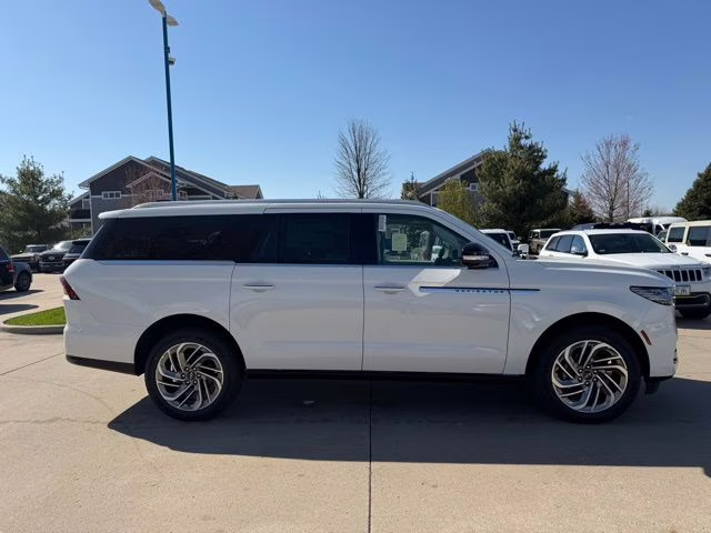 2026 Star White Metallic Tri-Coat Lincoln Navigator L Reserve 4X4 SUV