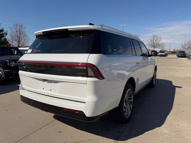 2026 Star White Metallic Tri-Coat Lincoln Navigator L Reserve 4X4 SUV