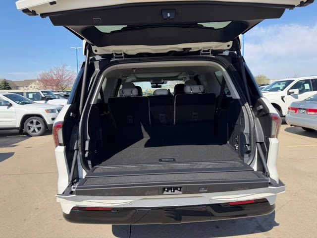 2026 Star White Metallic Tri-Coat Lincoln Navigator L Reserve 4X4 SUV