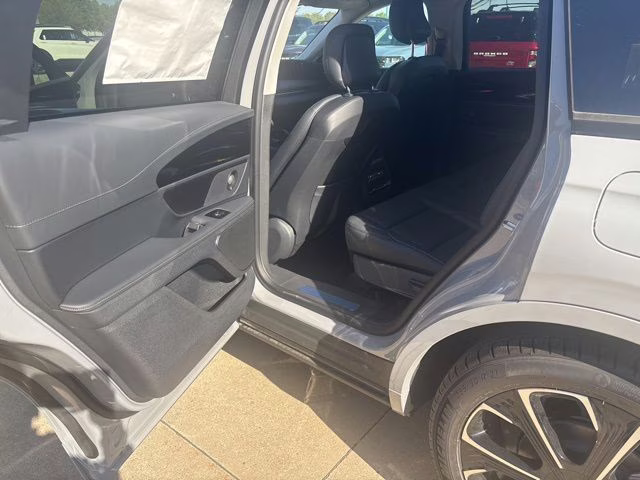 2026 Gray Matter Metallic Clearcoat Lincoln Nautilus Reserve AWD SUV