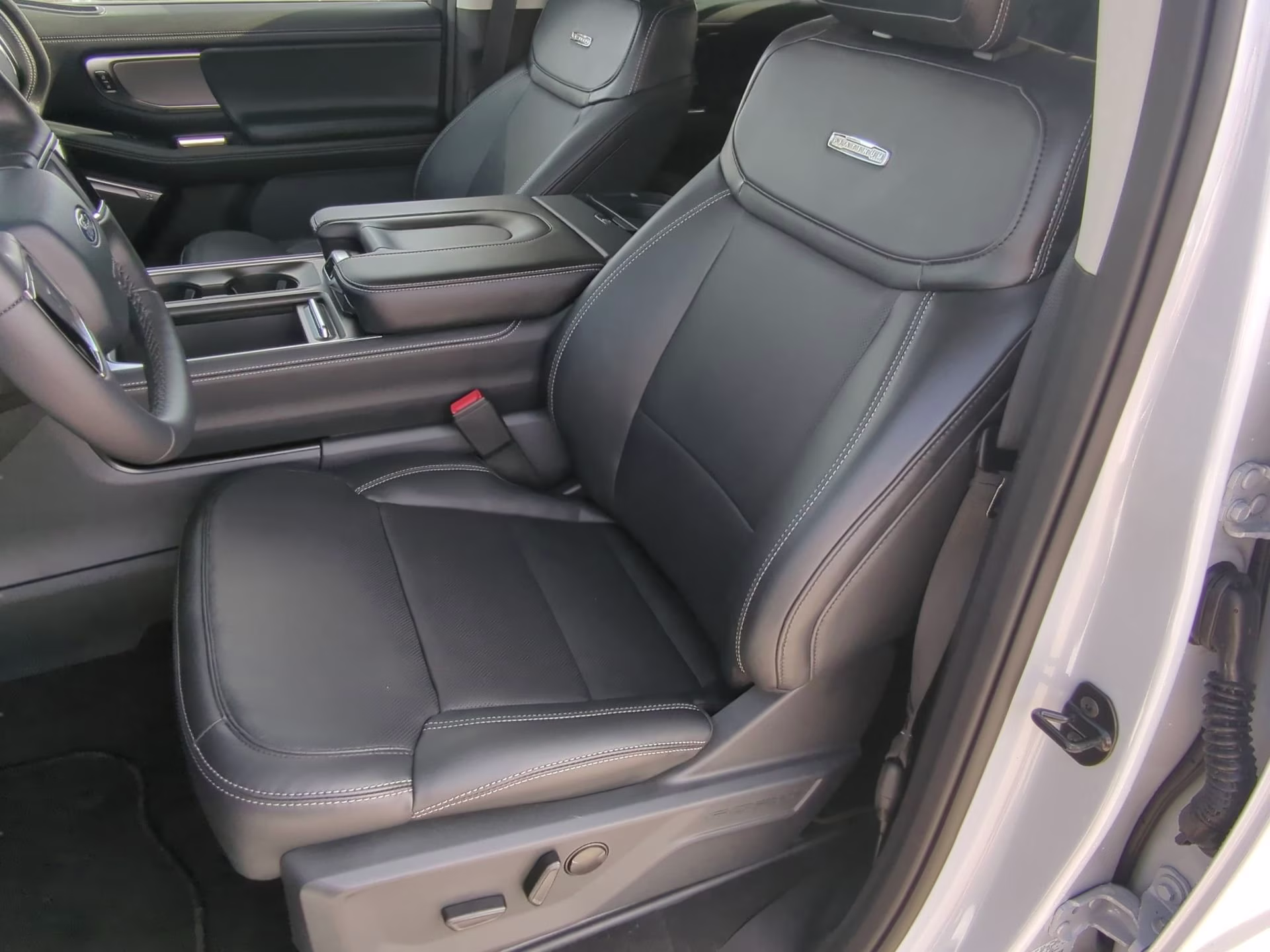 2026 Space Silver Metallic Ford Expedition Platinum 4X4 SUV
