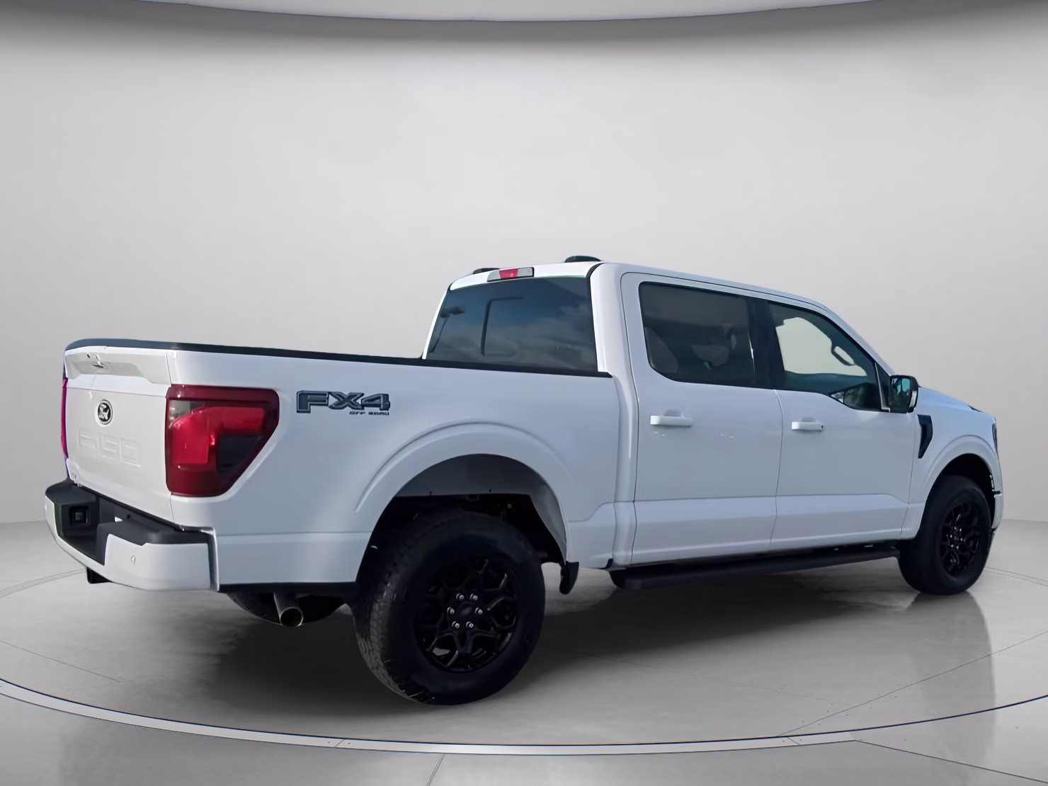 2026 Oxford White Ford F-150 XLT Crew Cab Pickup 4X4 Truck