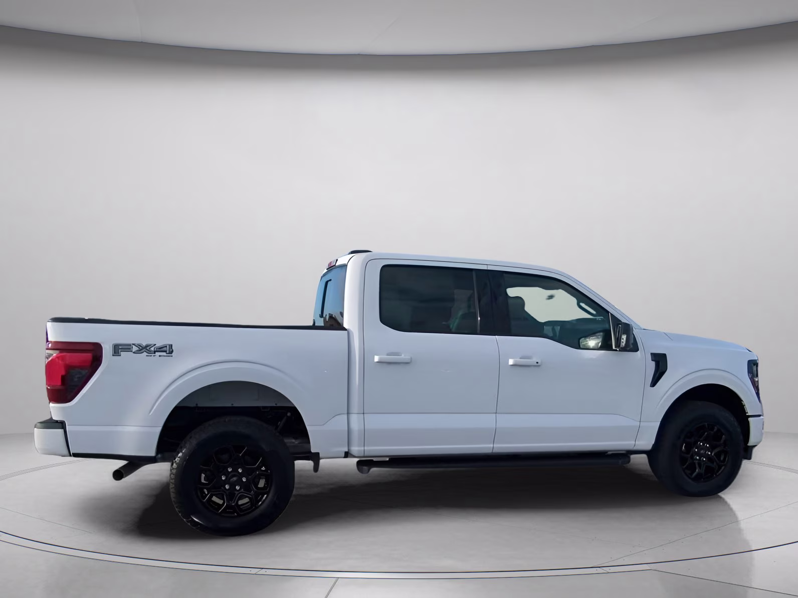 2026 Oxford White Ford F-150 XLT Crew Cab Pickup 4X4 Truck