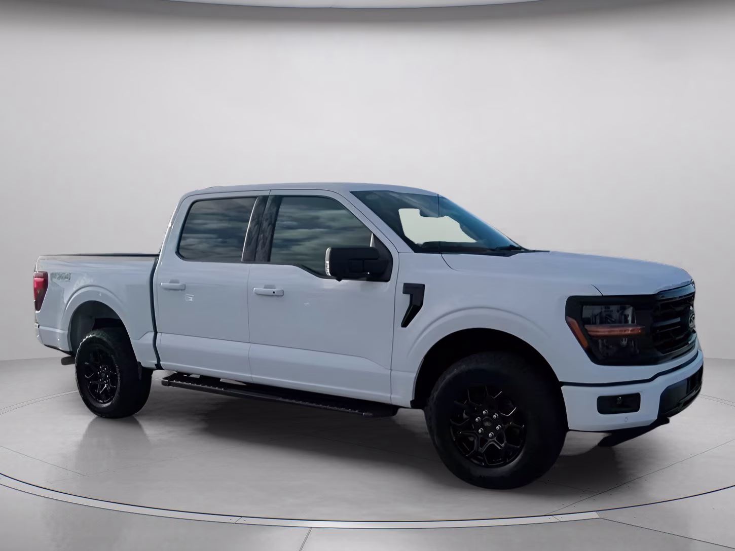 2026 Oxford White Ford F-150 XLT Crew Cab Pickup 4X4 Truck