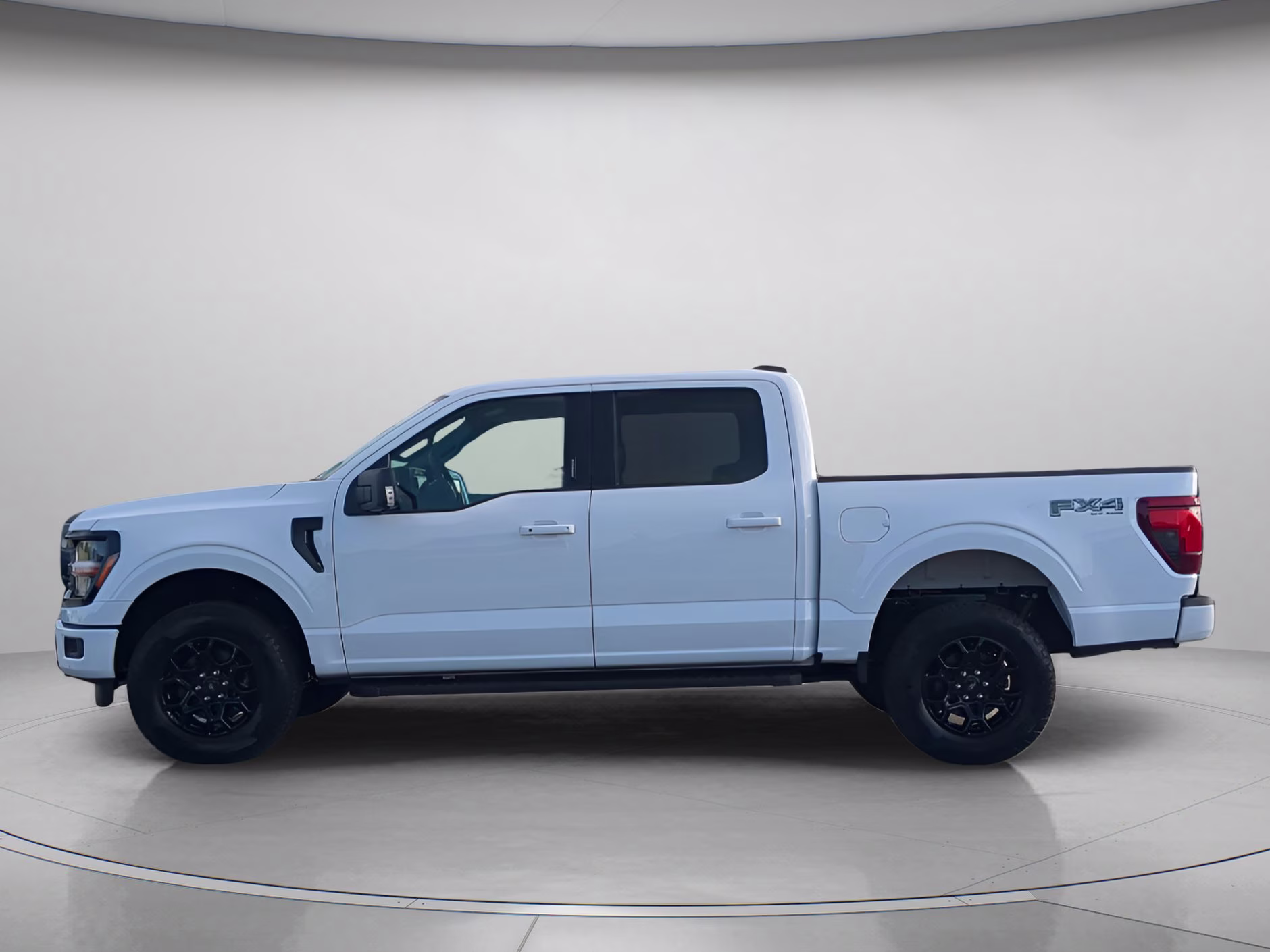 2026 Oxford White Ford F-150 XLT Crew Cab Pickup 4X4 Truck