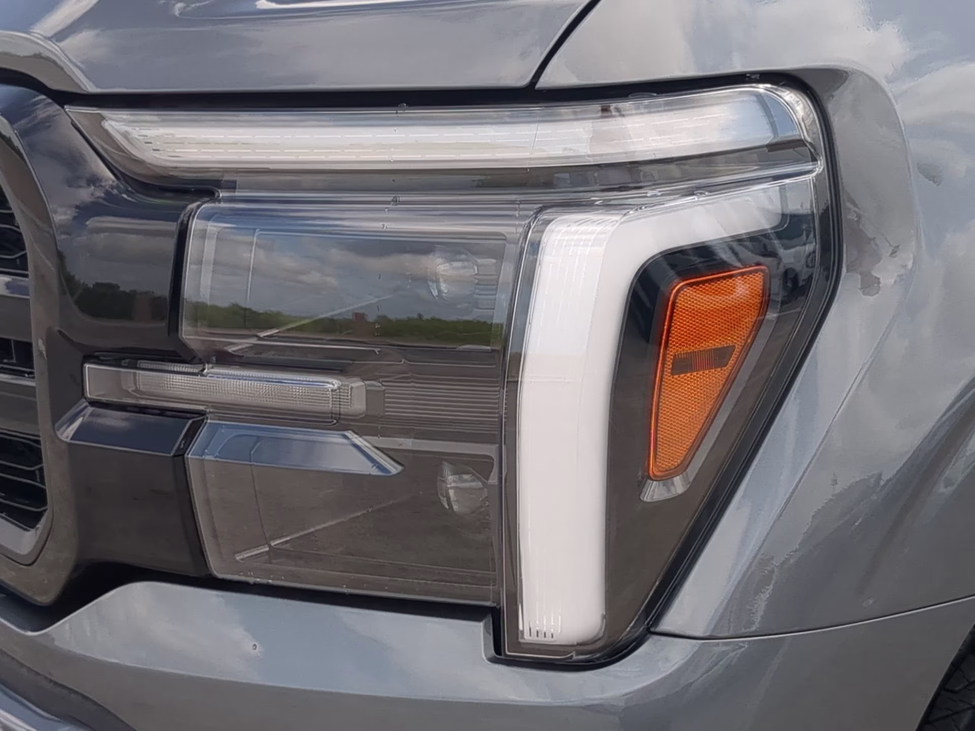 2026 Carbonized Gray Metallic Ford F-150 LARIAT Crew Cab Pickup 4X4 Truck