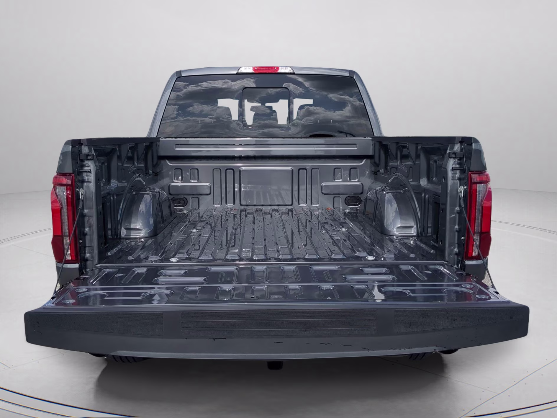 2026 Carbonized Gray Metallic Ford F-150 LARIAT Crew Cab Pickup 4X4 Truck