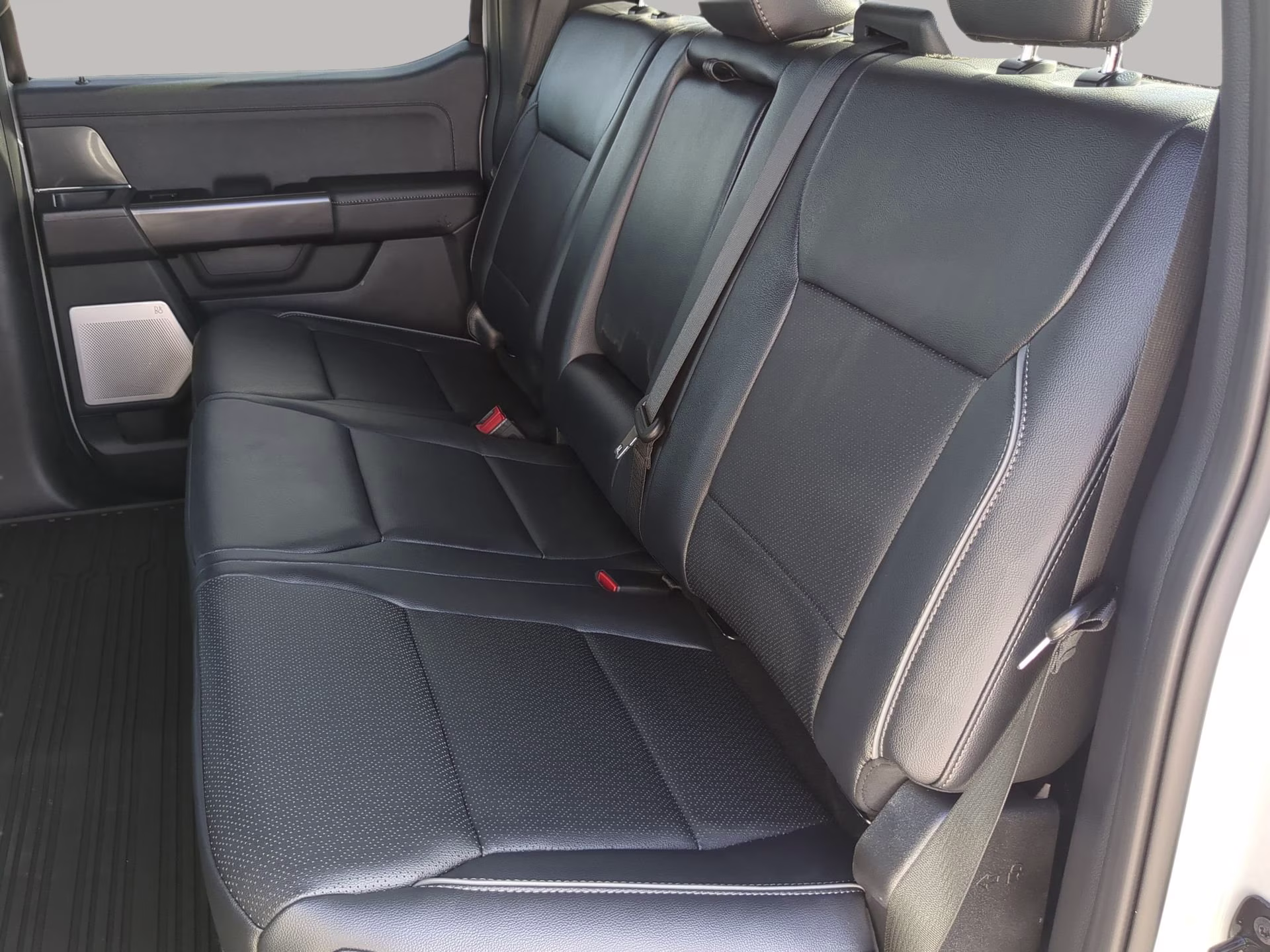2026 Avalanche Ford F-150 LARIAT Crew Cab Pickup 4X4 Truck