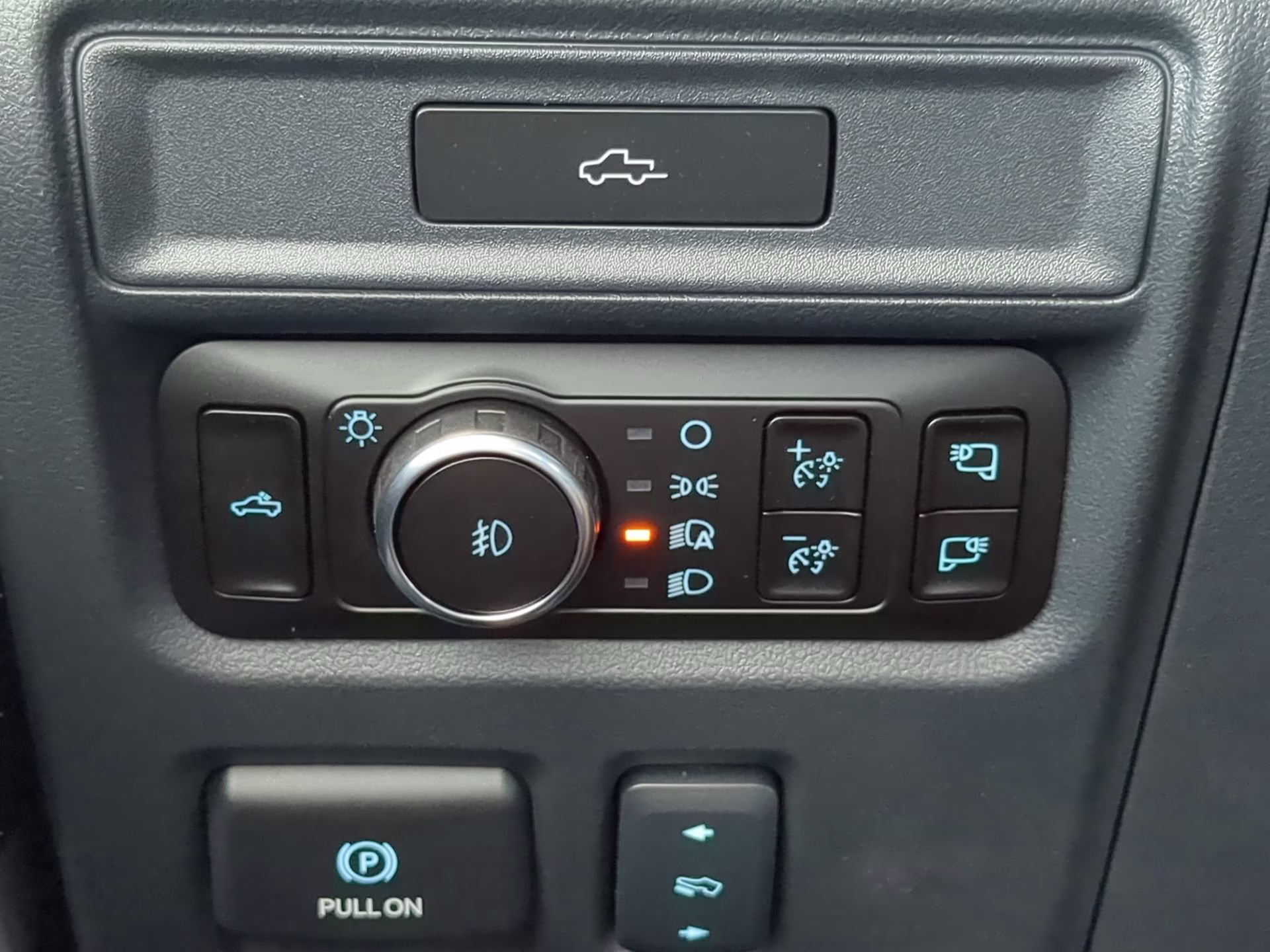 2026 Avalanche Ford F-150 LARIAT Crew Cab Pickup 4X4 Truck