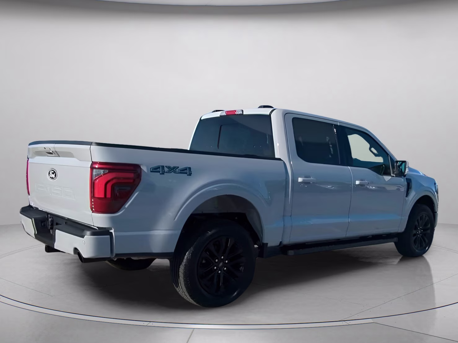 2026 Avalanche Ford F-150 LARIAT Crew Cab Pickup 4X4 Truck