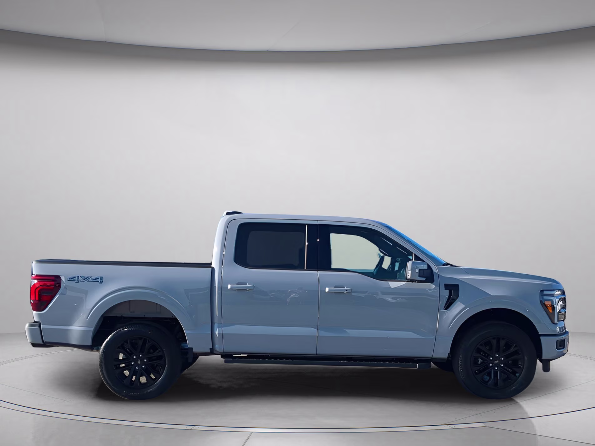 2026 Avalanche Ford F-150 LARIAT Crew Cab Pickup 4X4 Truck