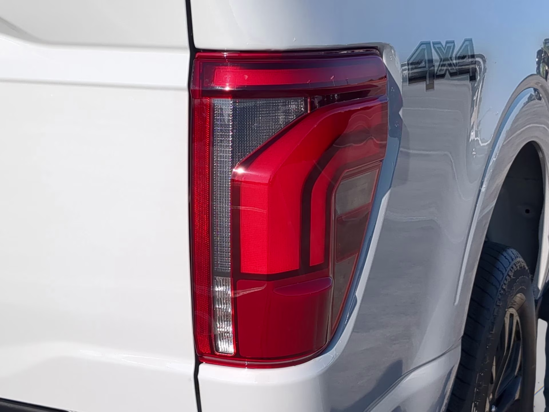 2026 Avalanche Ford F-150 LARIAT Crew Cab Pickup 4X4 Truck
