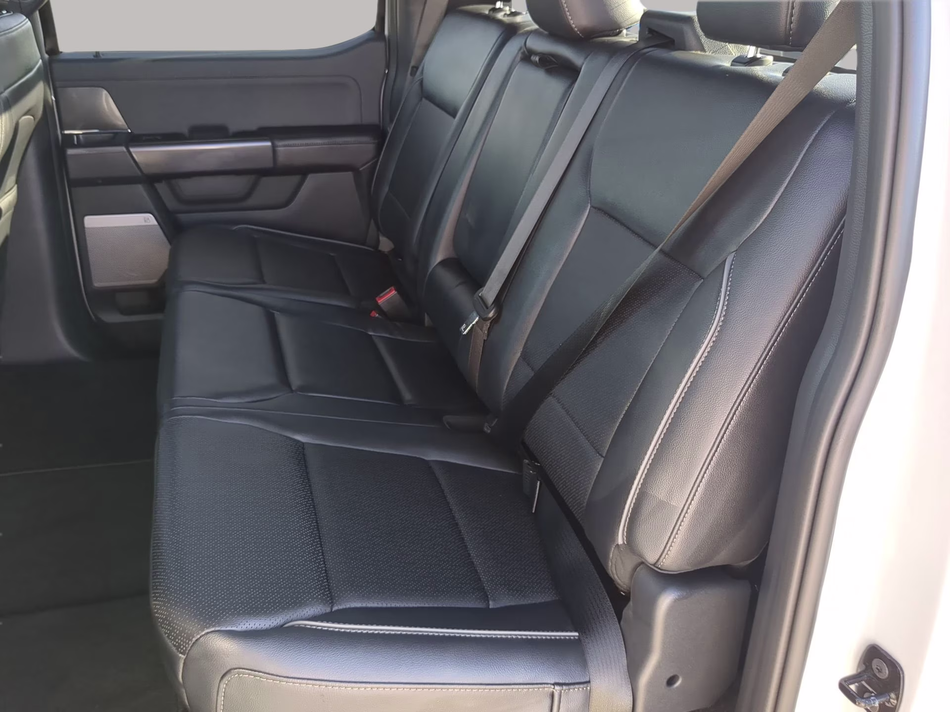 2026 Avalanche Ford F-150 LARIAT Crew Cab Pickup 4X4 Truck
