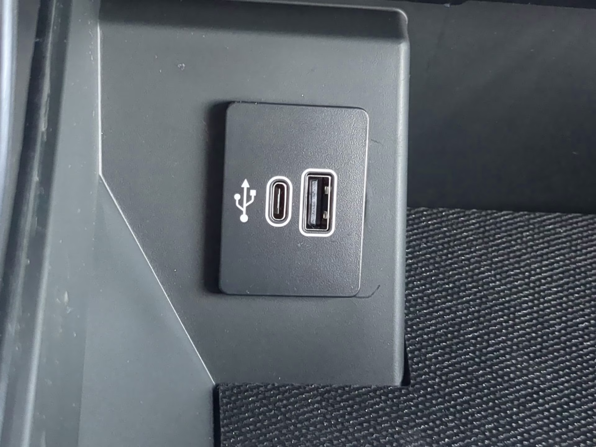 2026 Avalanche Ford F-150 LARIAT Crew Cab Pickup 4X4 Truck