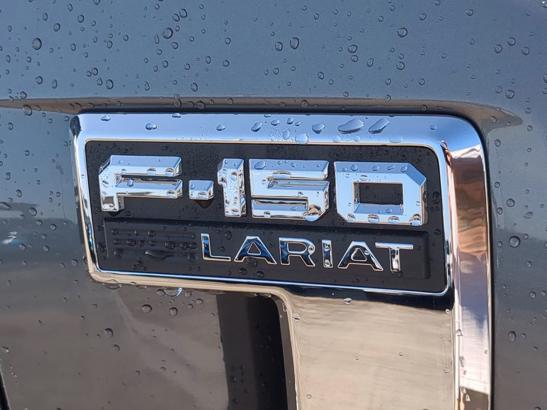 2026 Carbonized Gray Metallic Ford F-150 LARIAT Crew Cab Pickup 4X4 Truck
