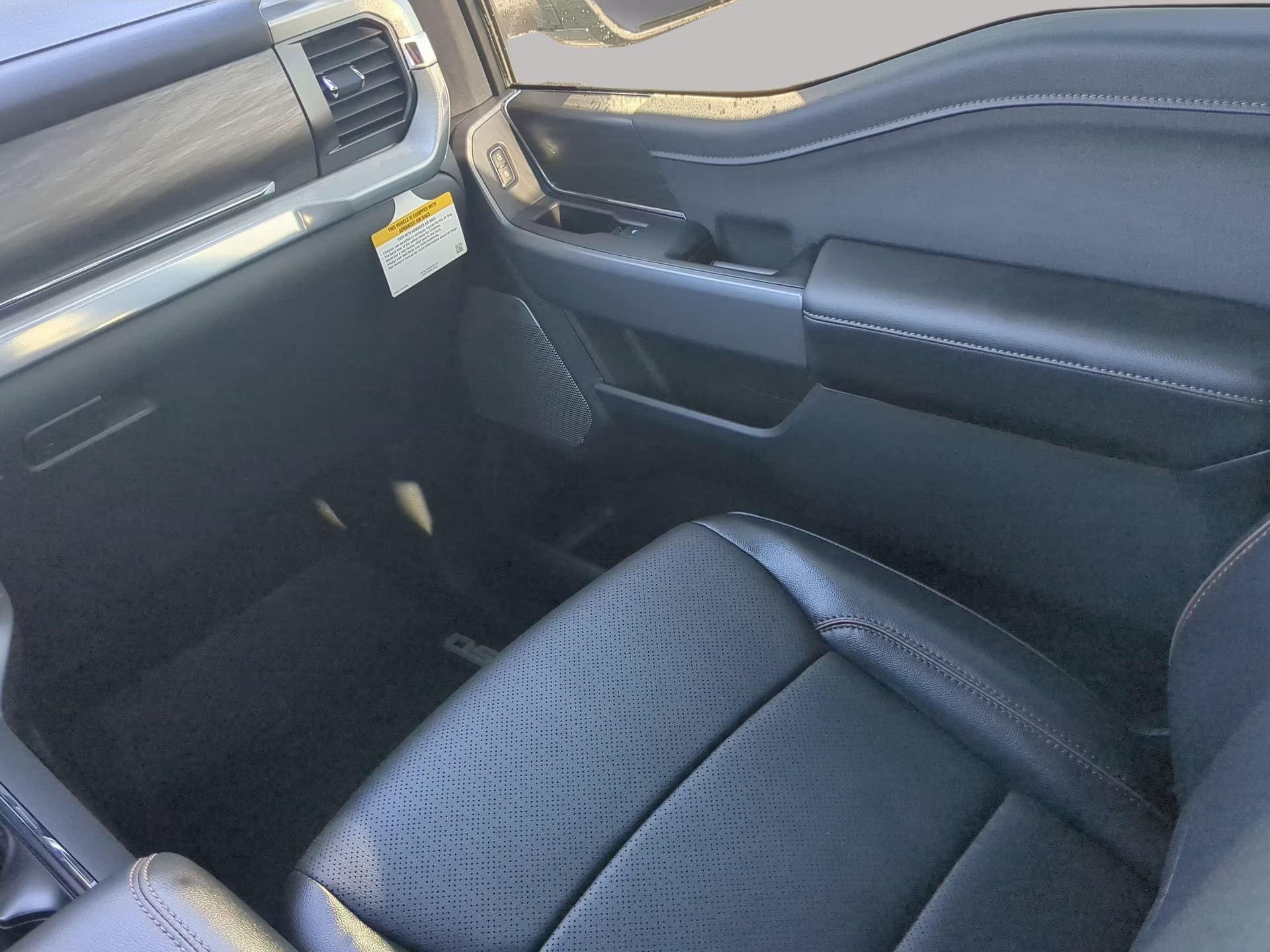2026 Carbonized Gray Metallic Ford F-150 LARIAT Crew Cab Pickup 4X4 Truck