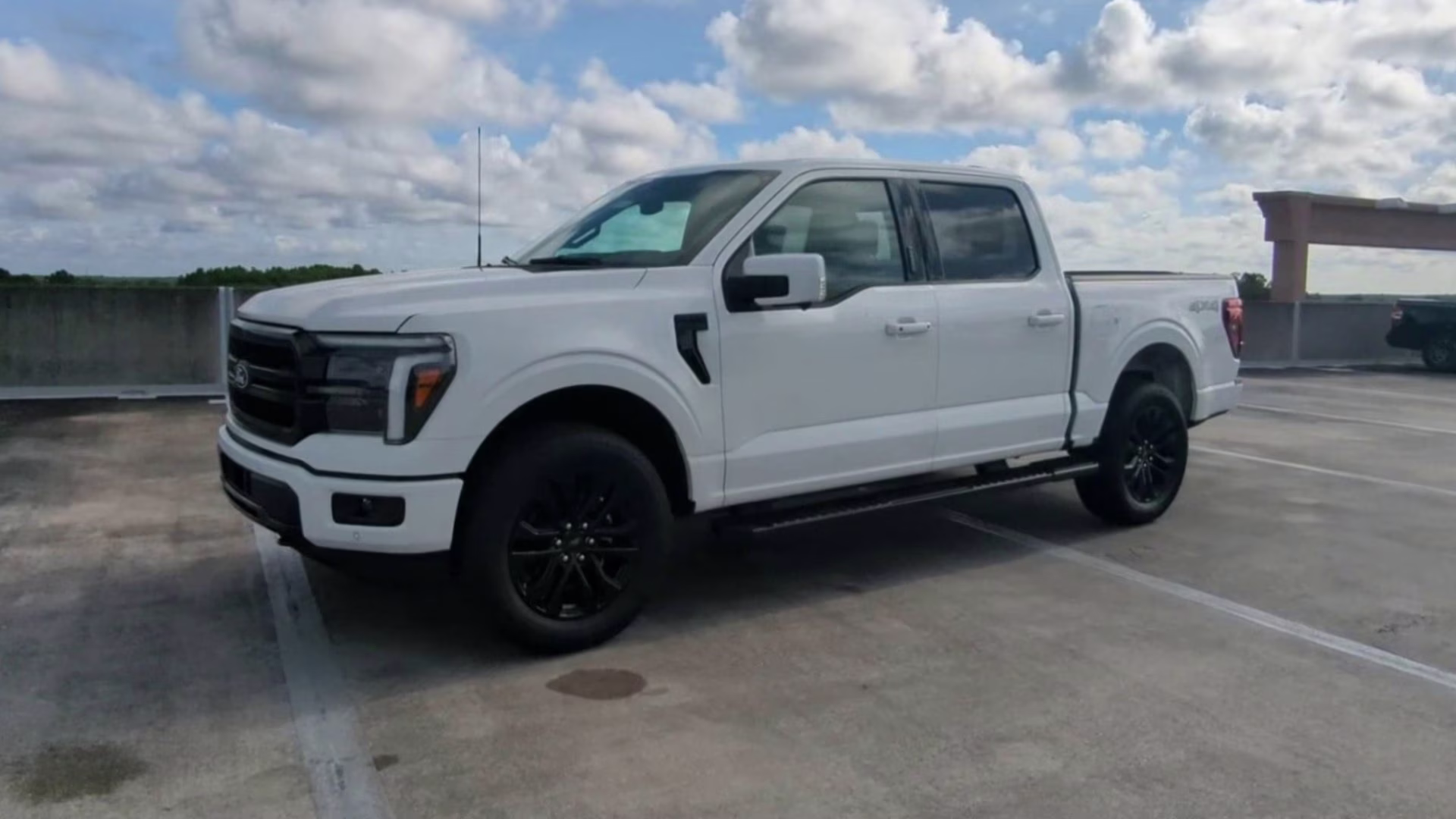 2026 Star White Metallic Tri-Coat Ford F-150 LARIAT Crew Cab Pickup 4X4 Truck