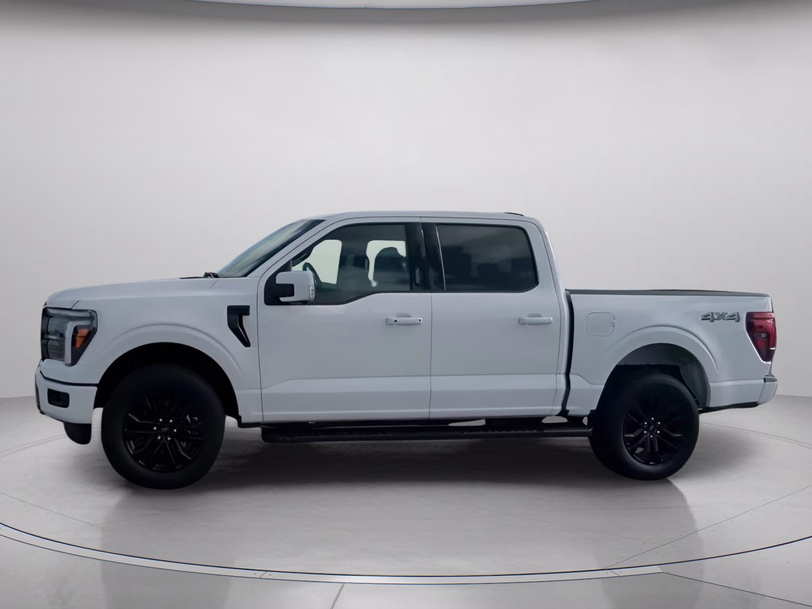 2026 Star White Metallic Tri-Coat Ford F-150 LARIAT Crew Cab Pickup 4X4 Truck