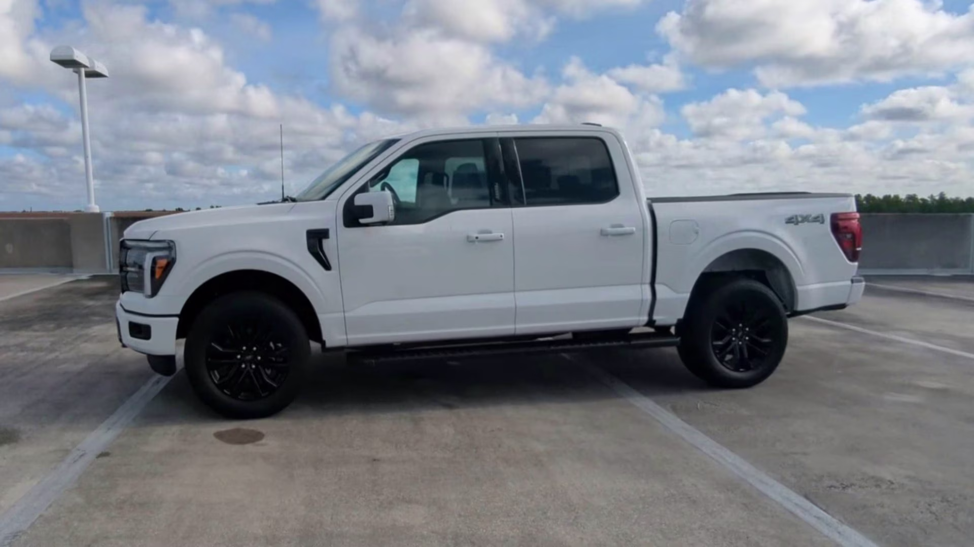 2026 Star White Metallic Tri-Coat Ford F-150 LARIAT Crew Cab Pickup 4X4 Truck