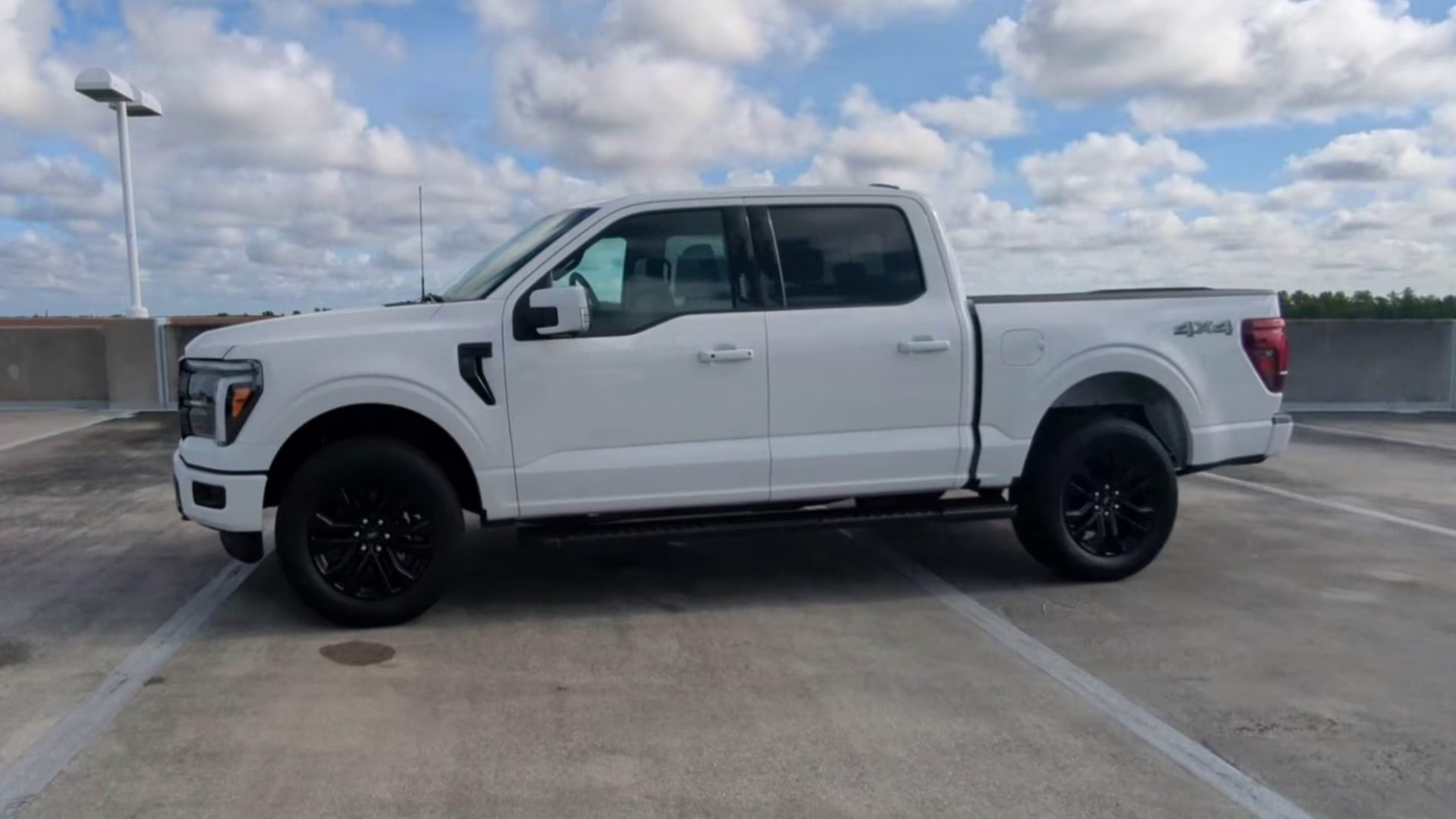 2026 Star White Metallic Tri-Coat Ford F-150 LARIAT Crew Cab Pickup 4X4 Truck